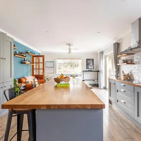 Villa Large Galway On Edge Of With Superb Garden *