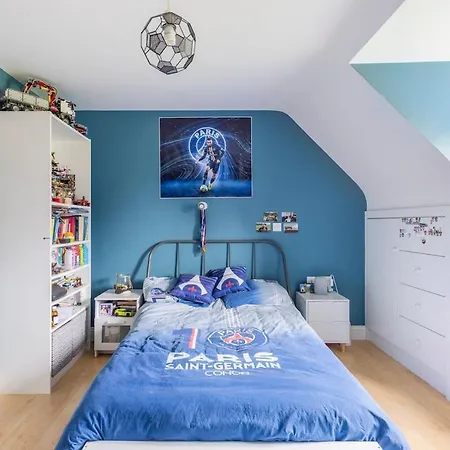 Large Galway On Edge Of With Superb Garden Villa Castlegar