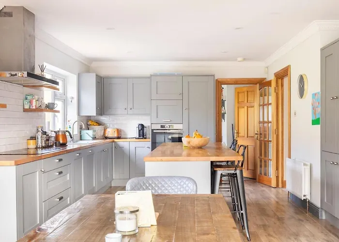 Large Galway On Edge Of With Superb Garden Villa Castlegar