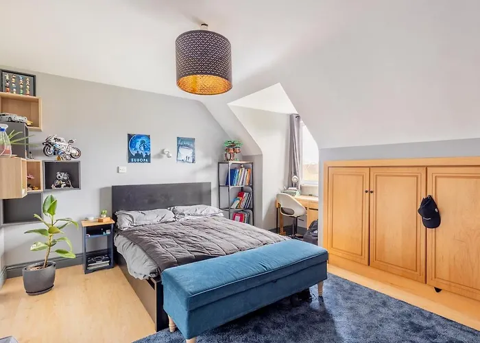 Large Galway On Edge Of With Superb Garden * Castlegar