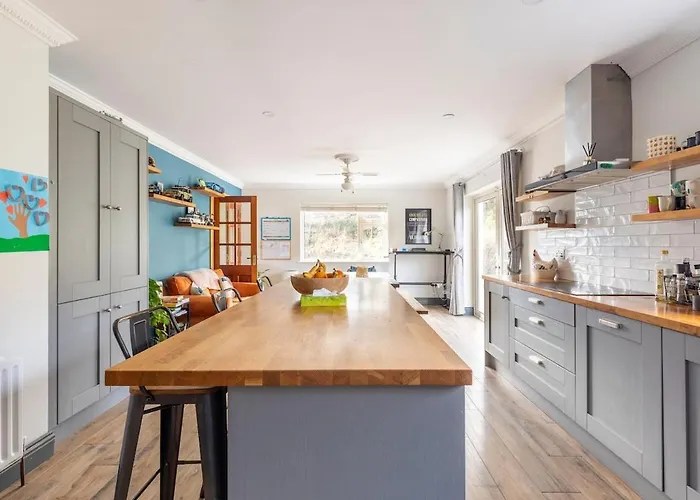Villa Large Galway On Edge Of With Superb Garden *