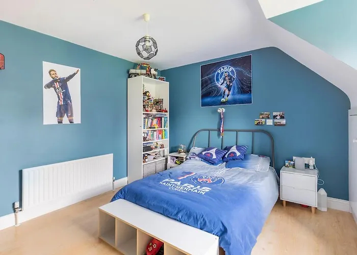 Large Galway On Edge Of With Superb Garden Villa *