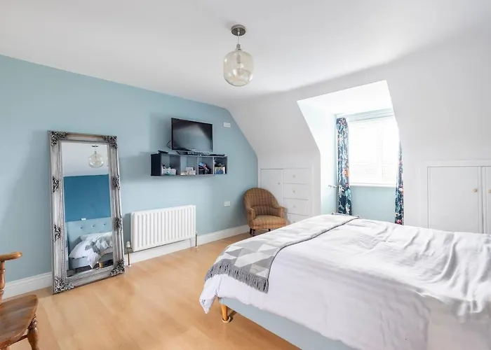 Villa Large Galway On Edge Of With Superb Garden *